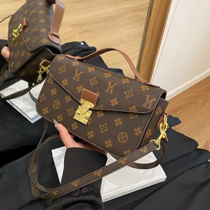 Luxury Women's Tote Bag Made Of Fine Leather Boasting Casual Vintage And Paris Trendy Chic Look