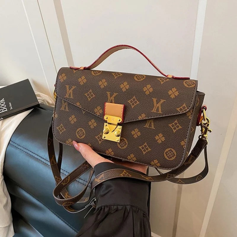 Luxury Women's Tote Bag Made Of Fine Leather Boasting Casual Vintage And Paris Trendy Chic Look