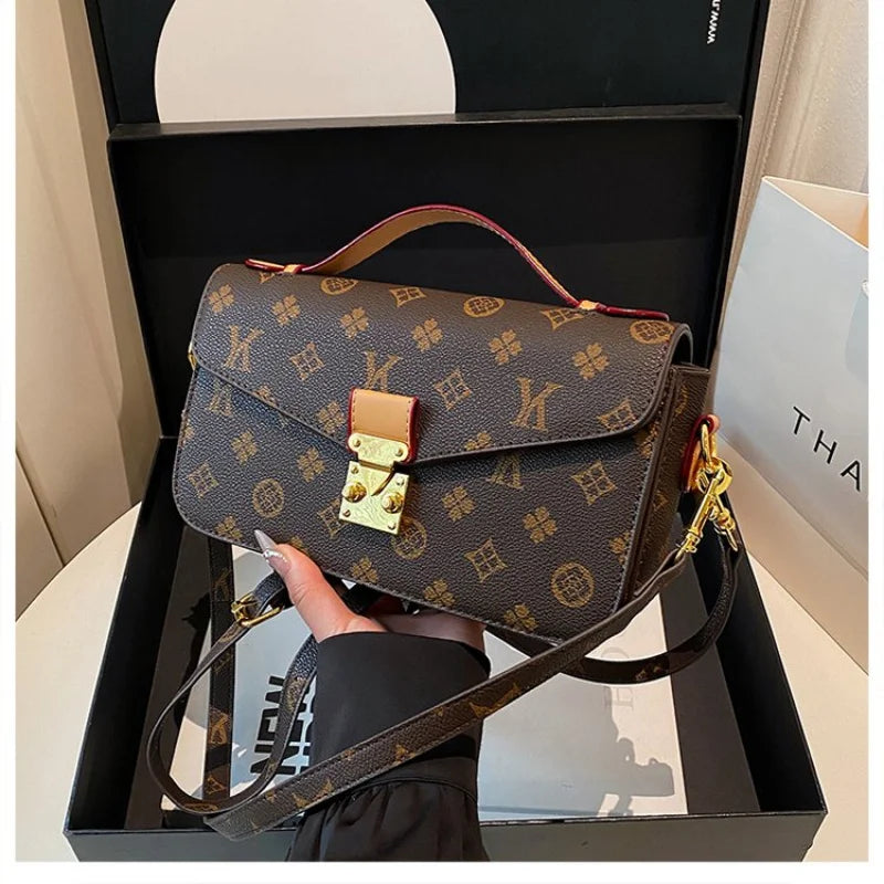 Luxury Women's Tote Bag Made Of Fine Leather Boasting Casual Vintage And Paris Trendy Chic Look