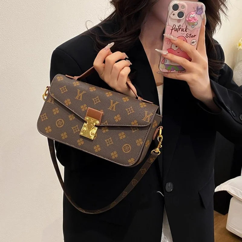 Luxury Women's Tote Bag Made Of Fine Leather Boasting Casual Vintage And Paris Trendy Chic Look