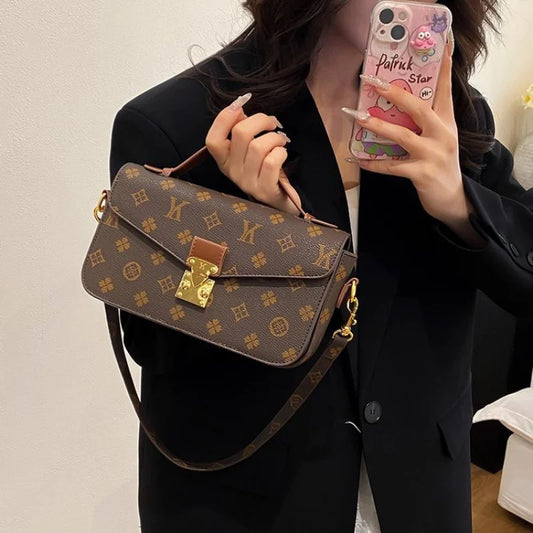 Luxury Women's Tote Bag Made Of Fine Leather Boasting Casual Vintage And Paris Trendy Chic Look